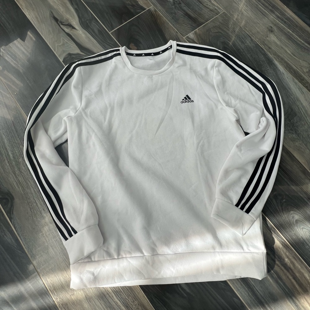 Adidas mens crewneck sweatshirt never worn size large